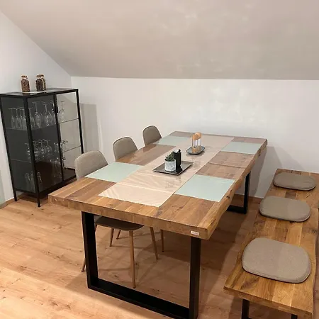 Zur Roemischen Weinstrasse