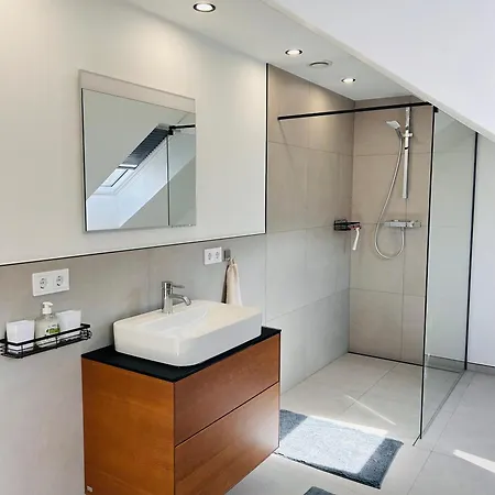 Zur Roemischen Weinstrasse