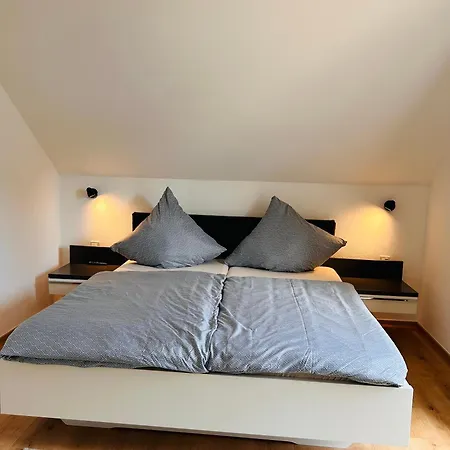 Zur Roemischen Weinstrasse