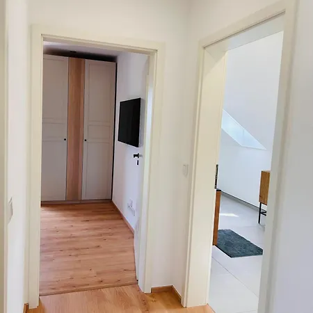 Zur Roemischen Weinstrasse *