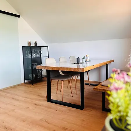 Zur Roemischen Weinstrasse