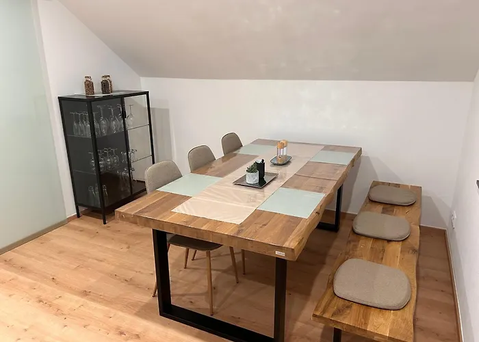 Zur Roemischen Weinstrasse