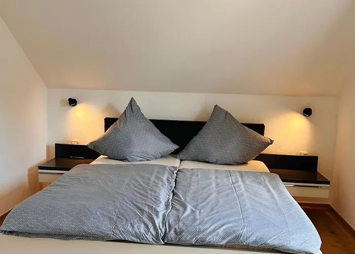 Zur Roemischen Weinstrasse