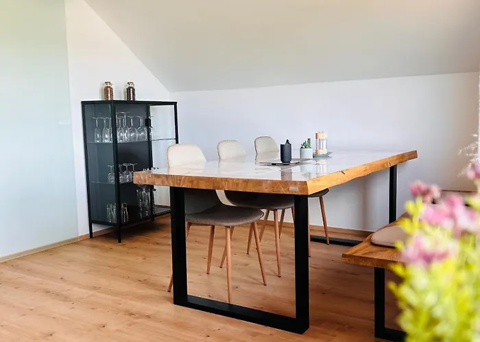 Zur Roemischen Weinstrasse