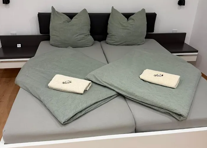 Zur Roemischen Weinstrasse